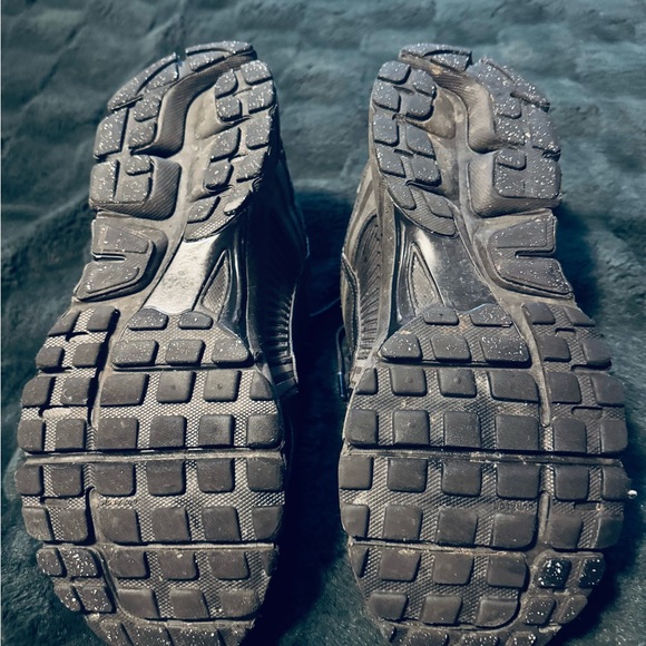 Nike Men's Black Athletic Shoes Vomero 5 - Picture 6 of 9